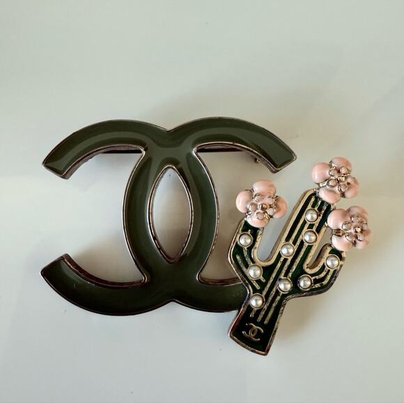 CHANEL pin/brooch with cactus Authentic Retail 1200$ - Picture 1 of 7